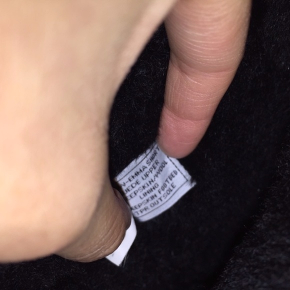 [SOLD] Bearpaw Emma Short Black Suede Boots Size 6 - Picture 3 of 6